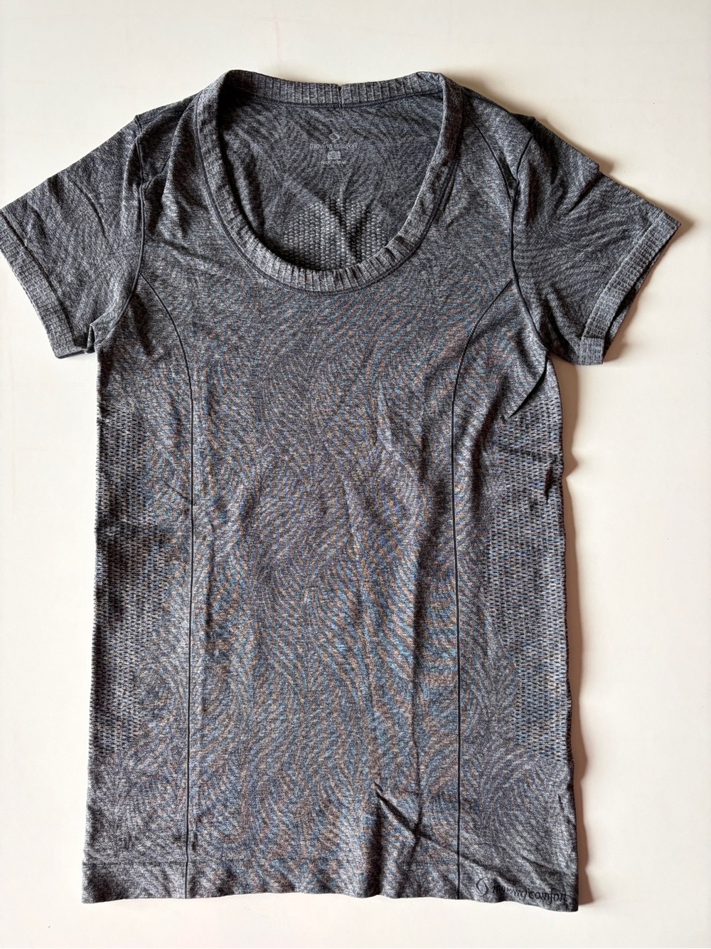 Moving Comfort gray women’s size small short sleeve shirt workout top athletic